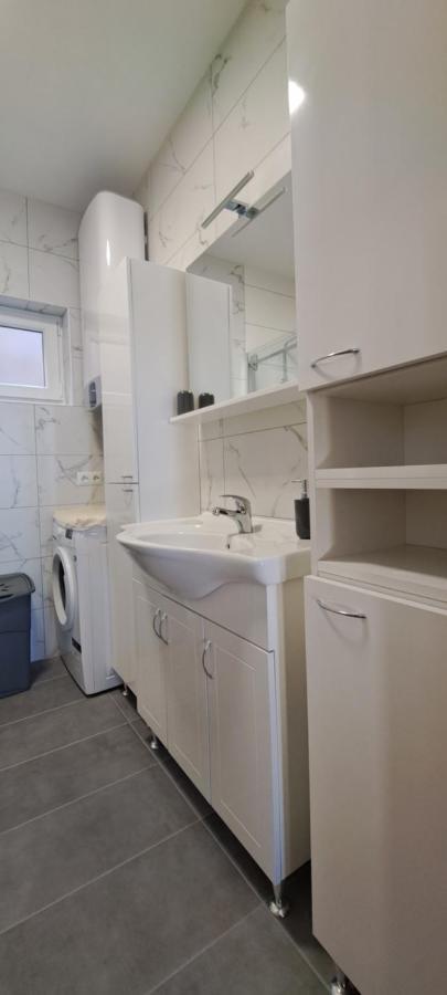 Apartman Helena セニ エクステリア 写真