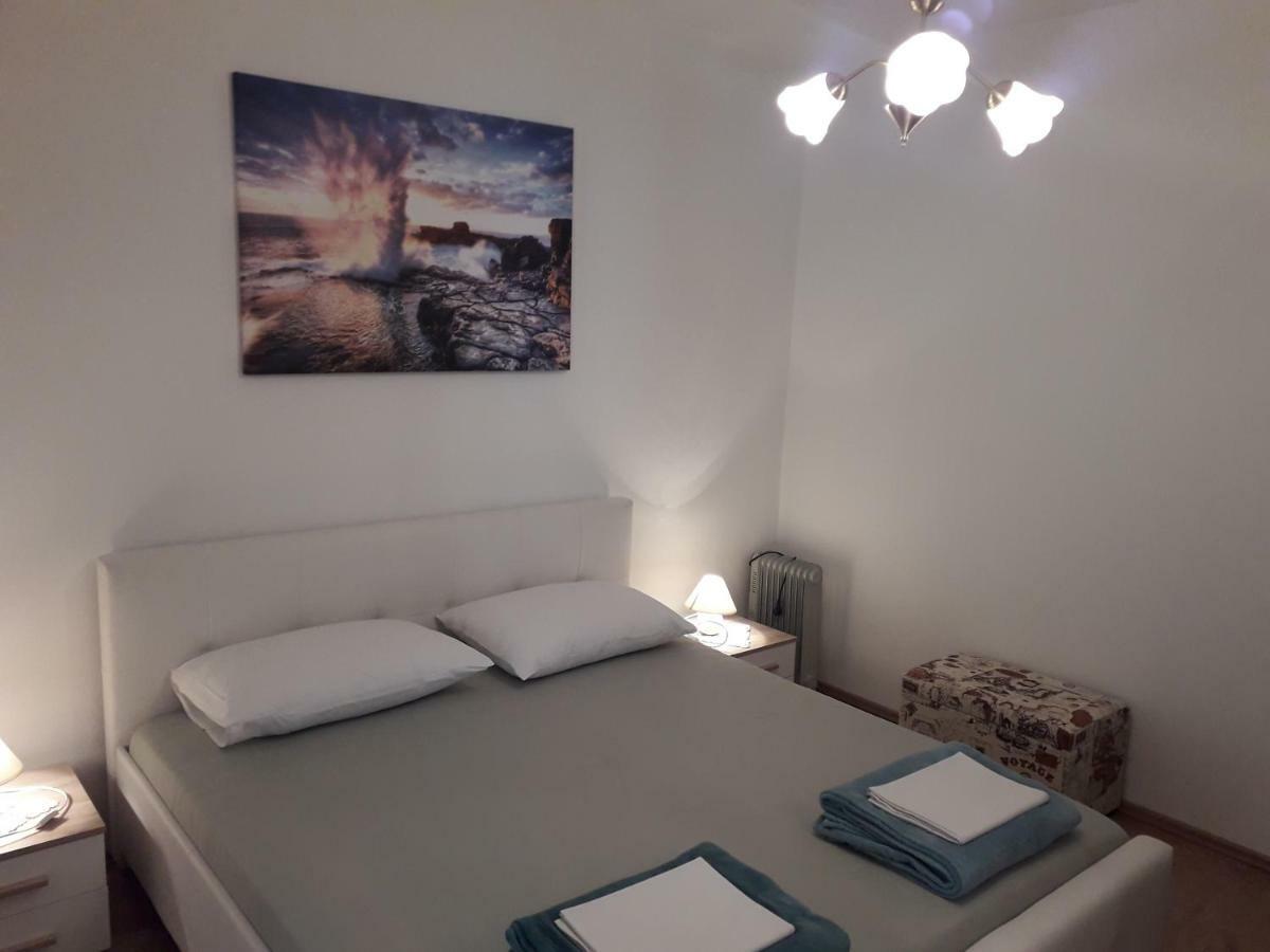 Apartman Helena セニ エクステリア 写真