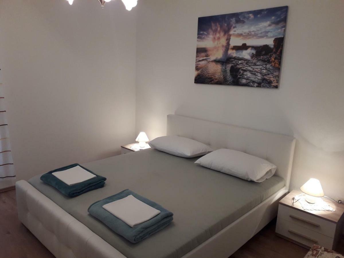 Apartman Helena セニ エクステリア 写真